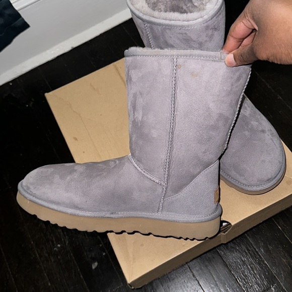 Like new EUC WOMENS UGG CLASSIC II size 9 - Picture 4 of 7